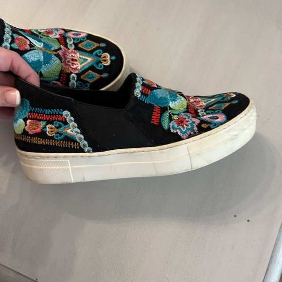 Johnny Was Women’s Slip-On Black Butterfly Embroidered Platform Sneaker Sz 5 GUC - Picture 7 of 11